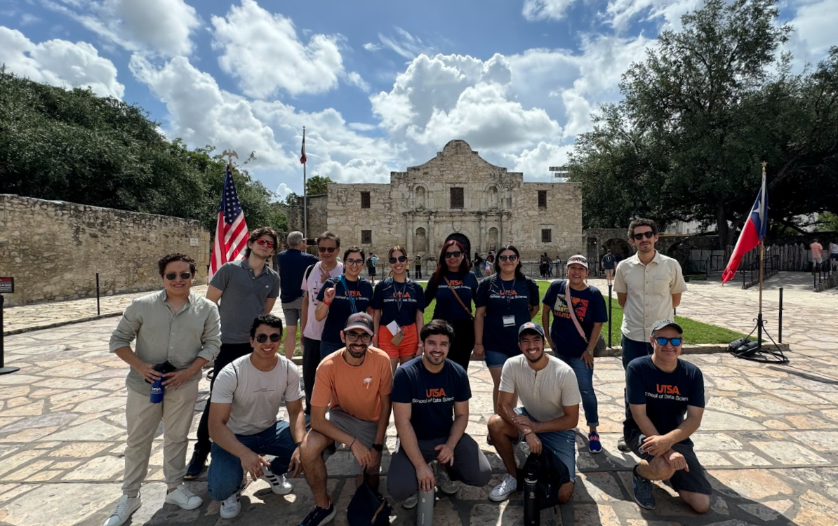 Group photo in front of the Alamo